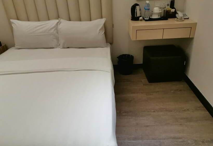 חדר סטנדרט, Ease