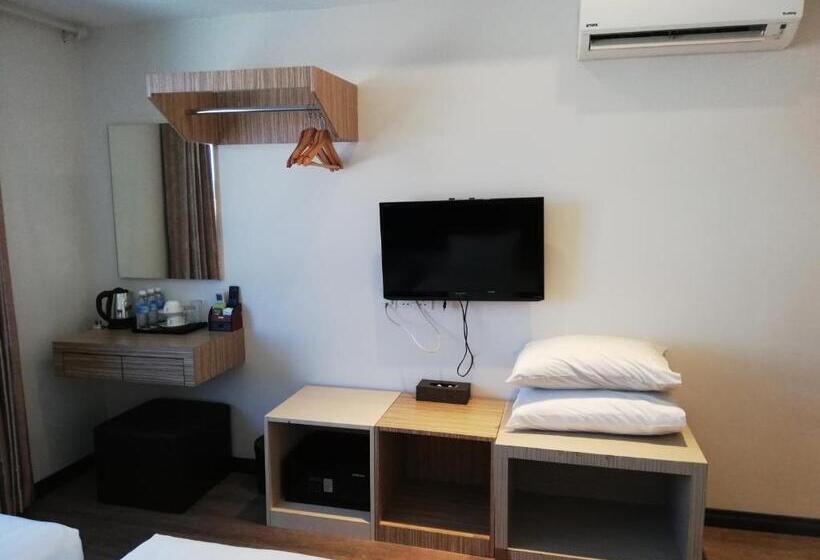 חדר משפחתי, Ease