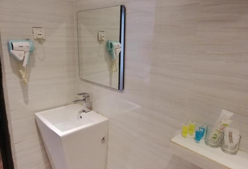 חדר משפחתי, Ease