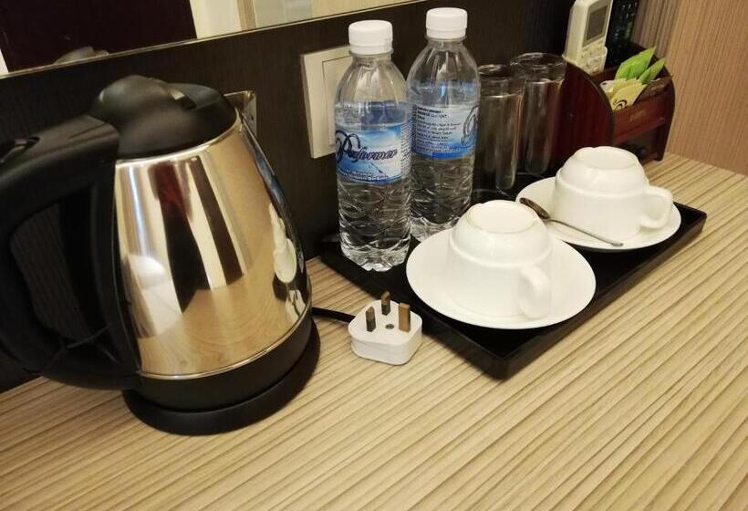 חדר סטנדרט, Ease