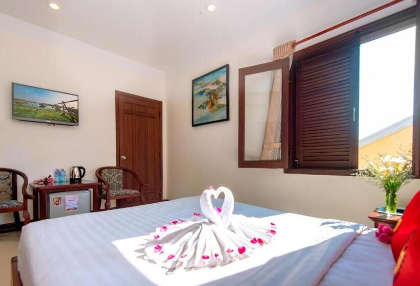 اتاق لوکس, Golden River