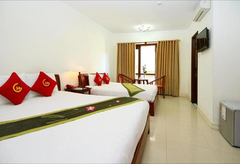 اتاق لوکس خانوادگی, Golden River