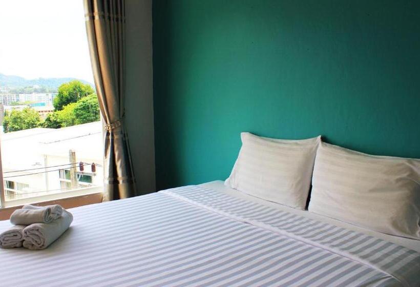 디럭스 룸, Kata Sea Host