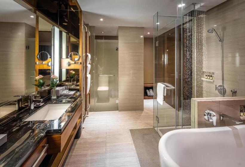 اتاق اجرایی با تخت بزرگ, Pullman Vung Tau