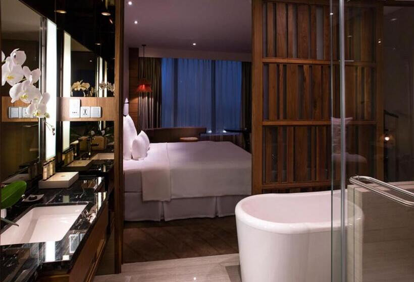 اتاق اجرایی با تخت بزرگ, Pullman Vung Tau