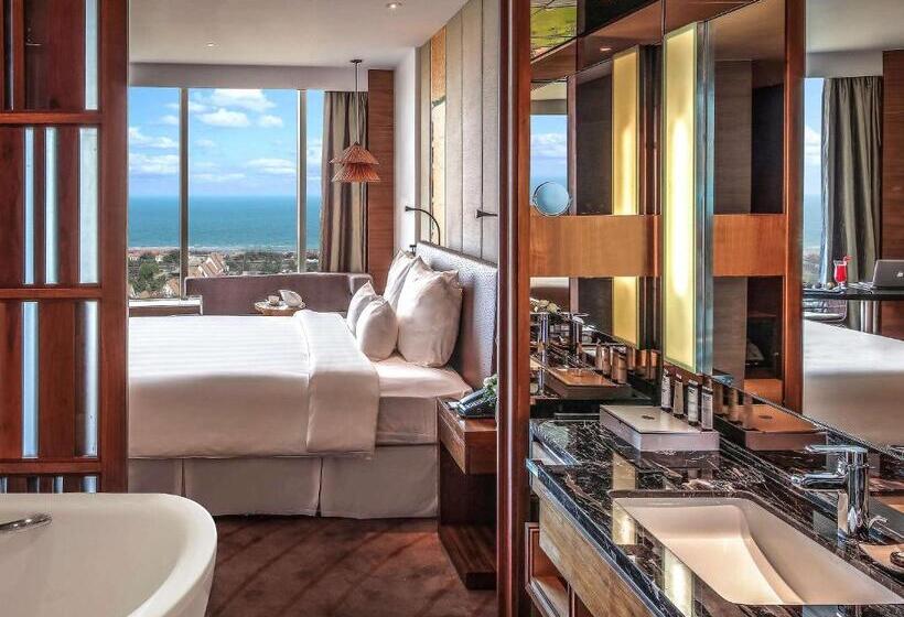 اتاق اجرایی با تخت بزرگ, Pullman Vung Tau