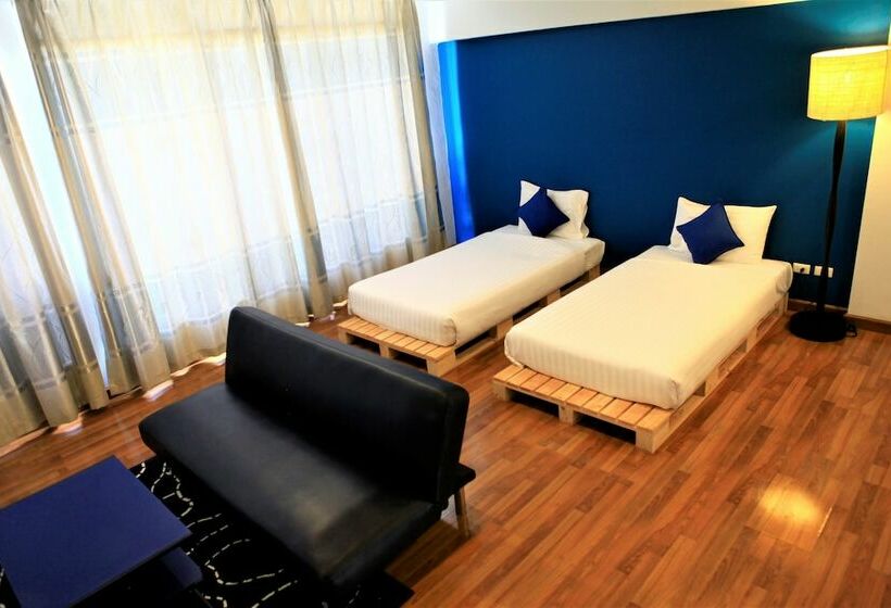 디럭스 룸, Kata Sea Host