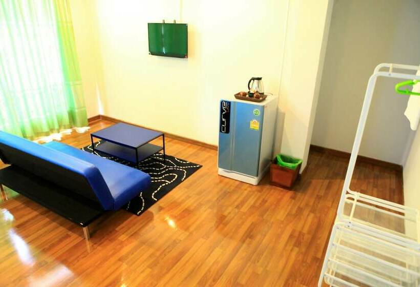 디럭스 룸, Kata Sea Host