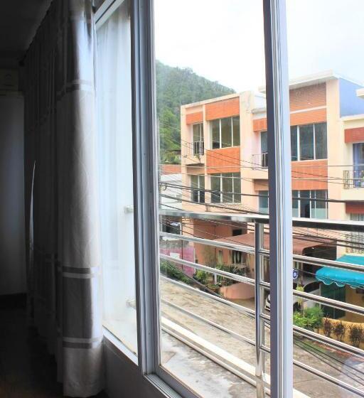 디럭스 패밀리 룸, Kata Sea Host