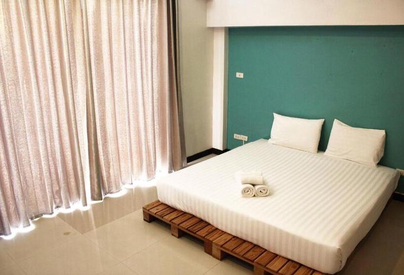 스탠다드 룸 산 전망, Kata Sea Host