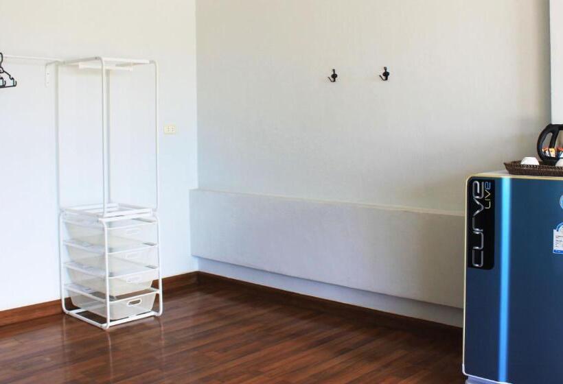 디럭스 룸, Kata Sea Host