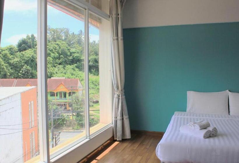 디럭스 룸, Kata Sea Host