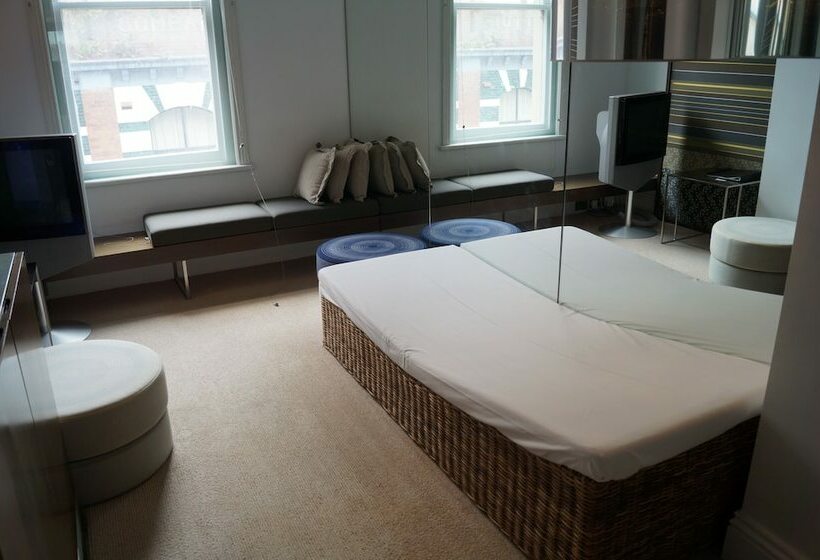 جناح غرفتين نوم, Valentine On George