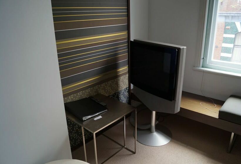 جناح غرفتين نوم, Valentine On George