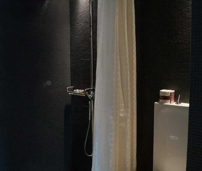 جناح غرفتين نوم, Valentine On George