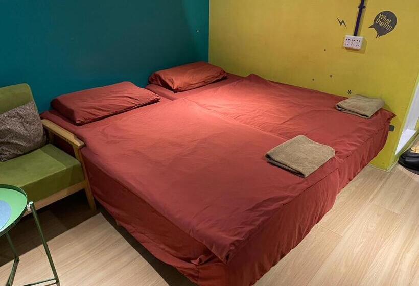 اتاق اکونومی, Leo Ho Hostel