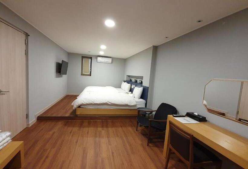 디럭스 룸, Mini Hotel 141