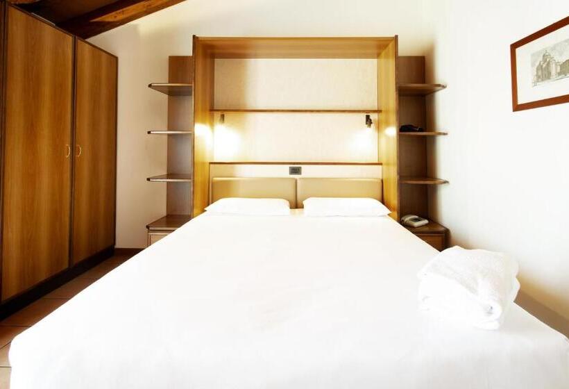 Studio Supérieur, Residenza Le Cupole