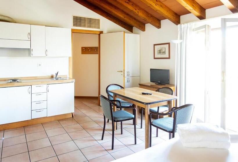 استودیوی استاندارد, Residenza Le Cupole
