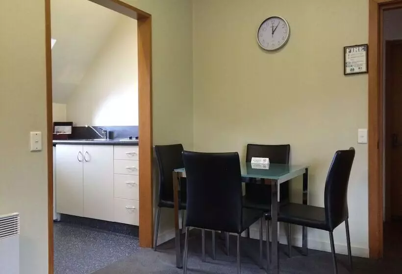 آپارتمان 1 خوابه, Allan Court Motel