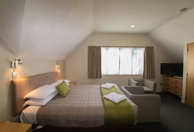 استودیوی استاندارد, Allan Court Motel