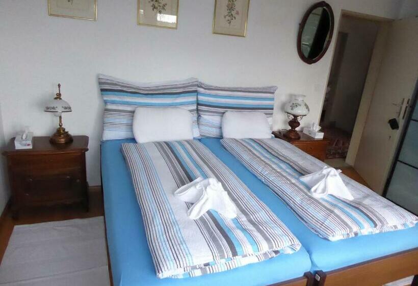 غرفة قياسية مزوَّدة بشُرفة, B&b Pappelweg  2