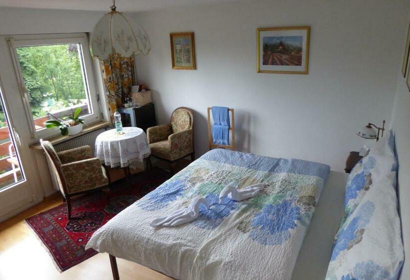 غرفة قياسية مزوَّدة بشُرفة, B&b Pappelweg  2