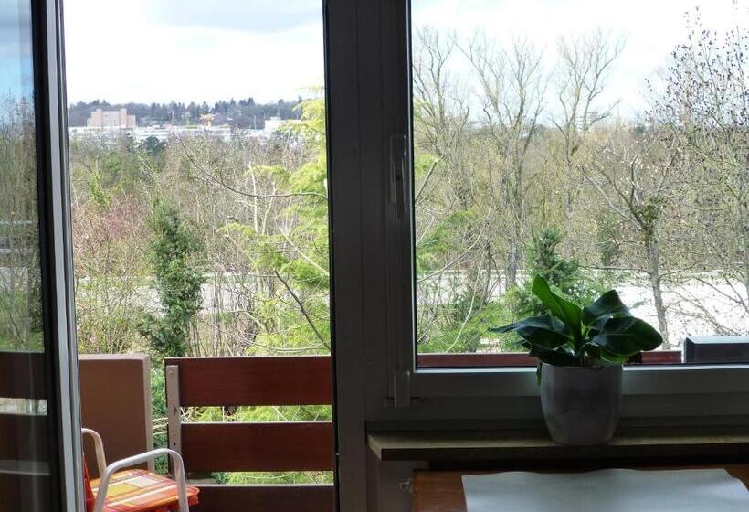 غرفة قياسية مزوَّدة بشُرفة, B&b Pappelweg  2