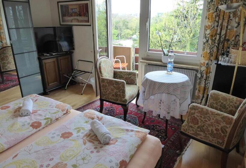 غرفة قياسية مزوَّدة بشُرفة, B&b Pappelweg  2