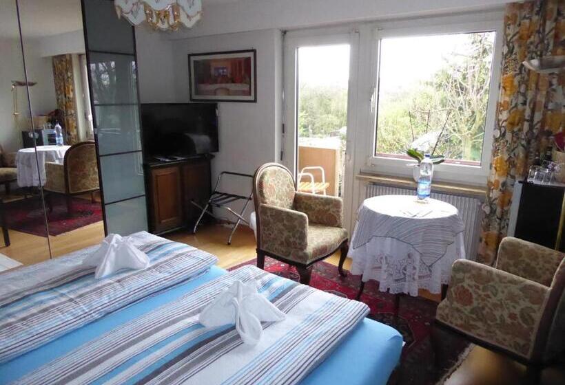 غرفة قياسية مزوَّدة بشُرفة, B&b Pappelweg  2