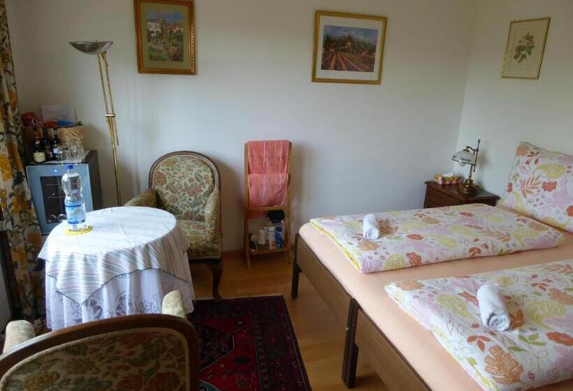 غرفة قياسية مزوَّدة بشُرفة, B&b Pappelweg  2