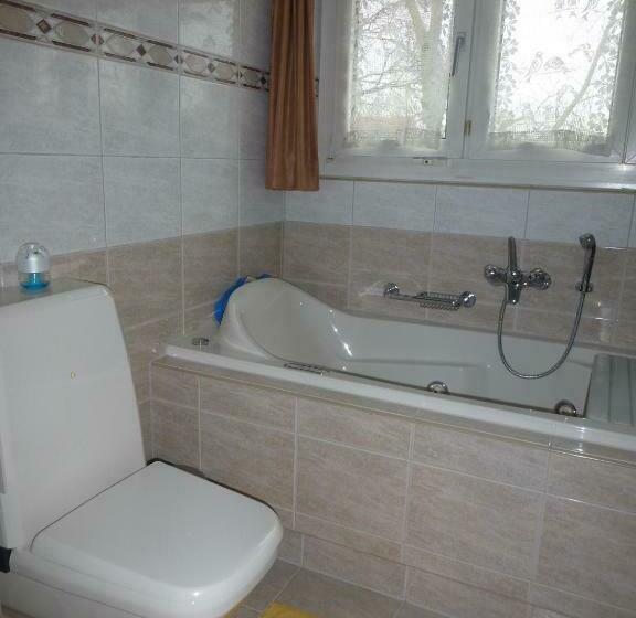 غرفة قياسية مزوَّدة بشُرفة, B&b Pappelweg  2