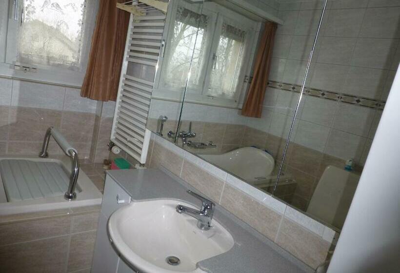 غرفة قياسية مزوَّدة بشُرفة, B&b Pappelweg  2