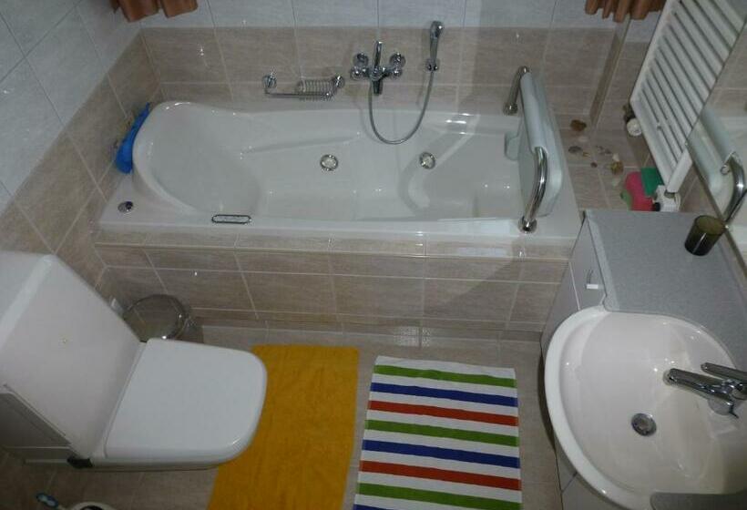 غرفة قياسية مزوَّدة بشُرفة, B&b Pappelweg  2