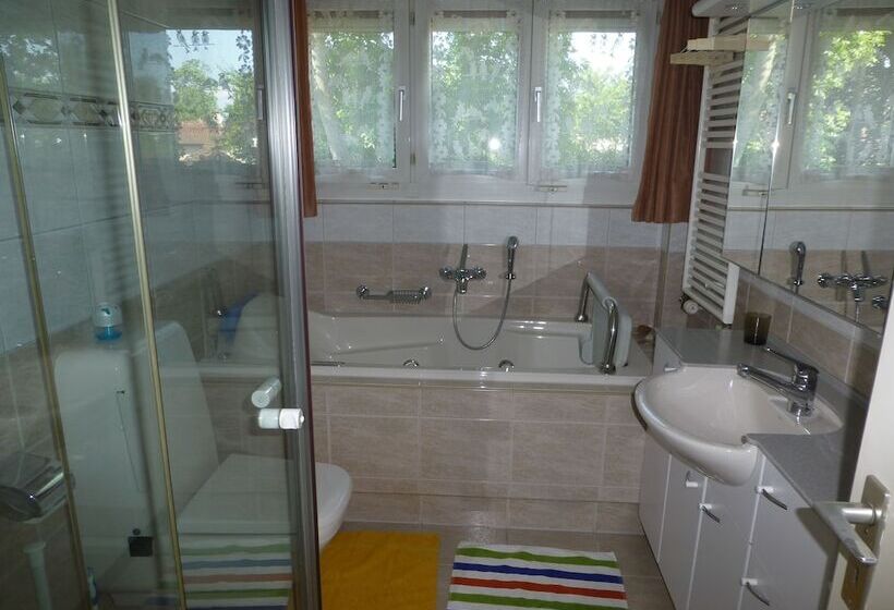 غرفة قياسية حمام مشترك, B&b Pappelweg  2