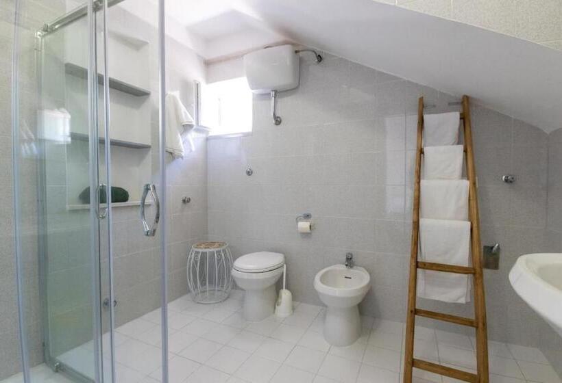 חדר דלוקס, B&b White House