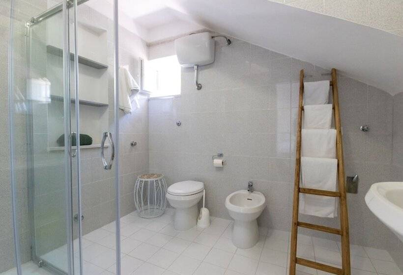 חדר דלוקס, B&b White House