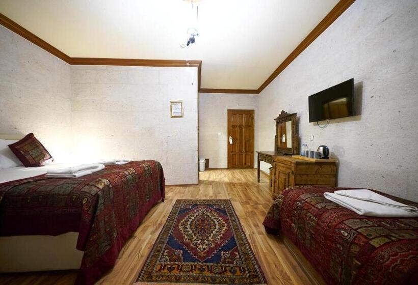 غرفة قياسية ثلاثية, Arch Palace