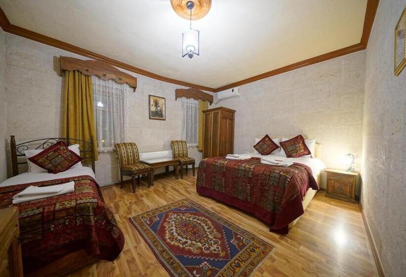 غرفة قياسية ثلاثية, Arch Palace