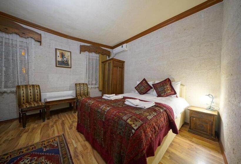 غرفة قياسية ثلاثية, Arch Palace