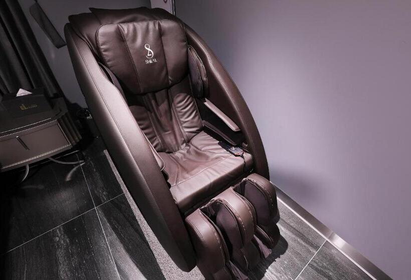 高级大房间, El Tower