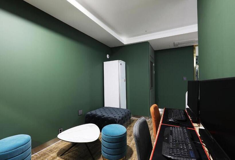 带城市景观的套间, El Tower