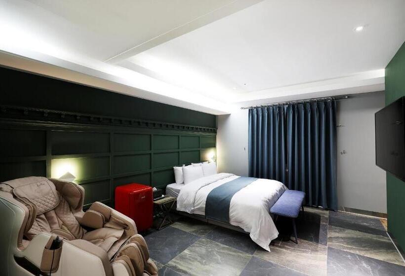 带城市景观的套间, El Tower