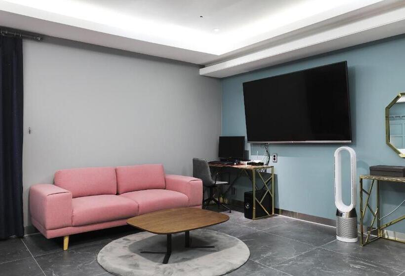 豪华房间, El Tower