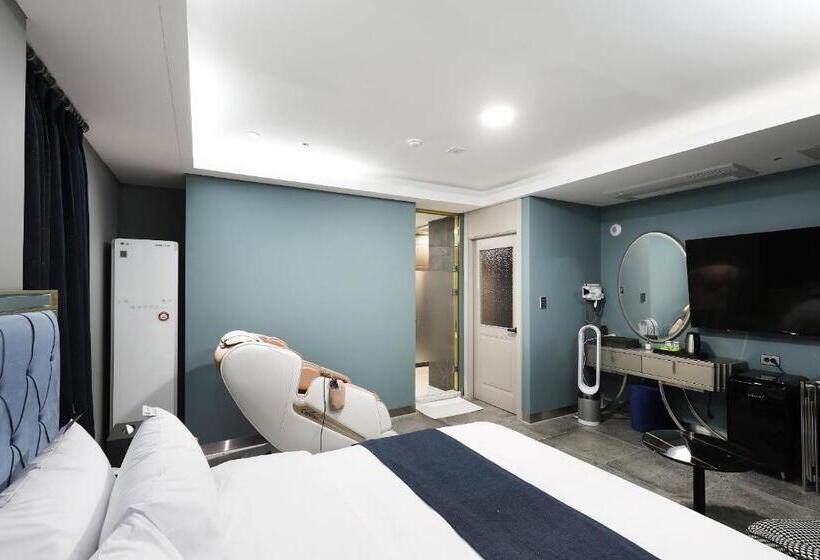 高级大房间, El Tower