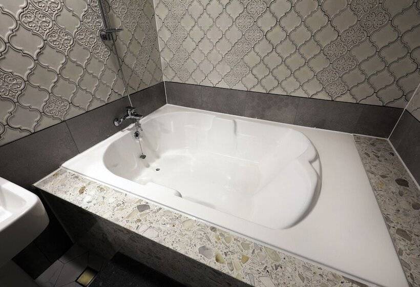 豪华房间, El Tower