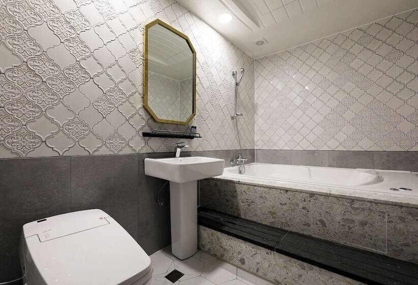 豪华房间, El Tower