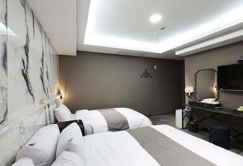 豪华房间, El Tower