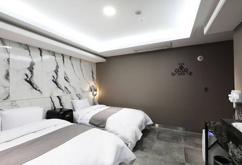 豪华房间, El Tower