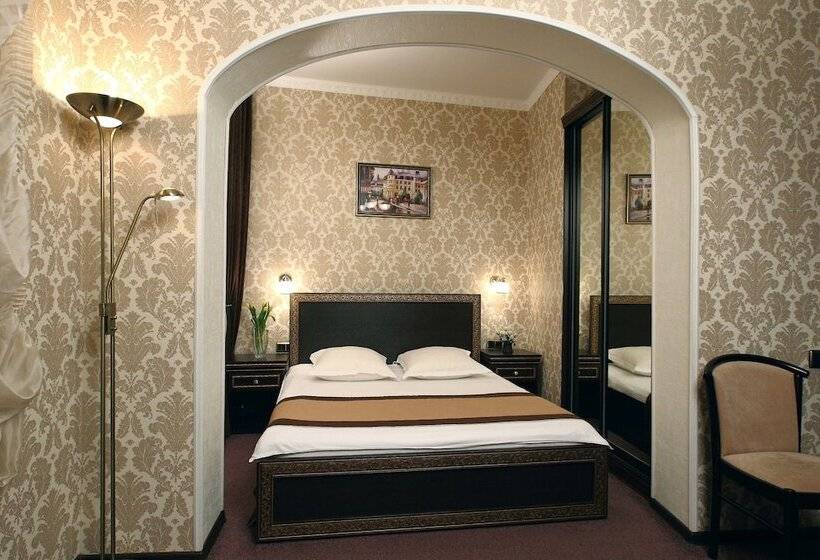 سوییت جونیور, Eliseeff Arbat